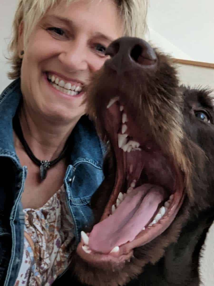 Manuela Franck mit Hund – erfahrene Ernährungsberaterin und Hundeexpertin aus Winnweiler“